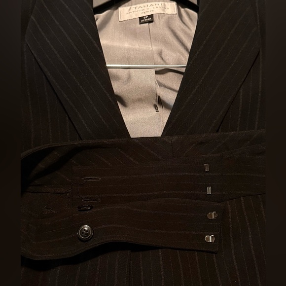 Tahari Arthur S. Levine Black Pant Suit Petite 2 pc. 6P - Picture 6 of 8